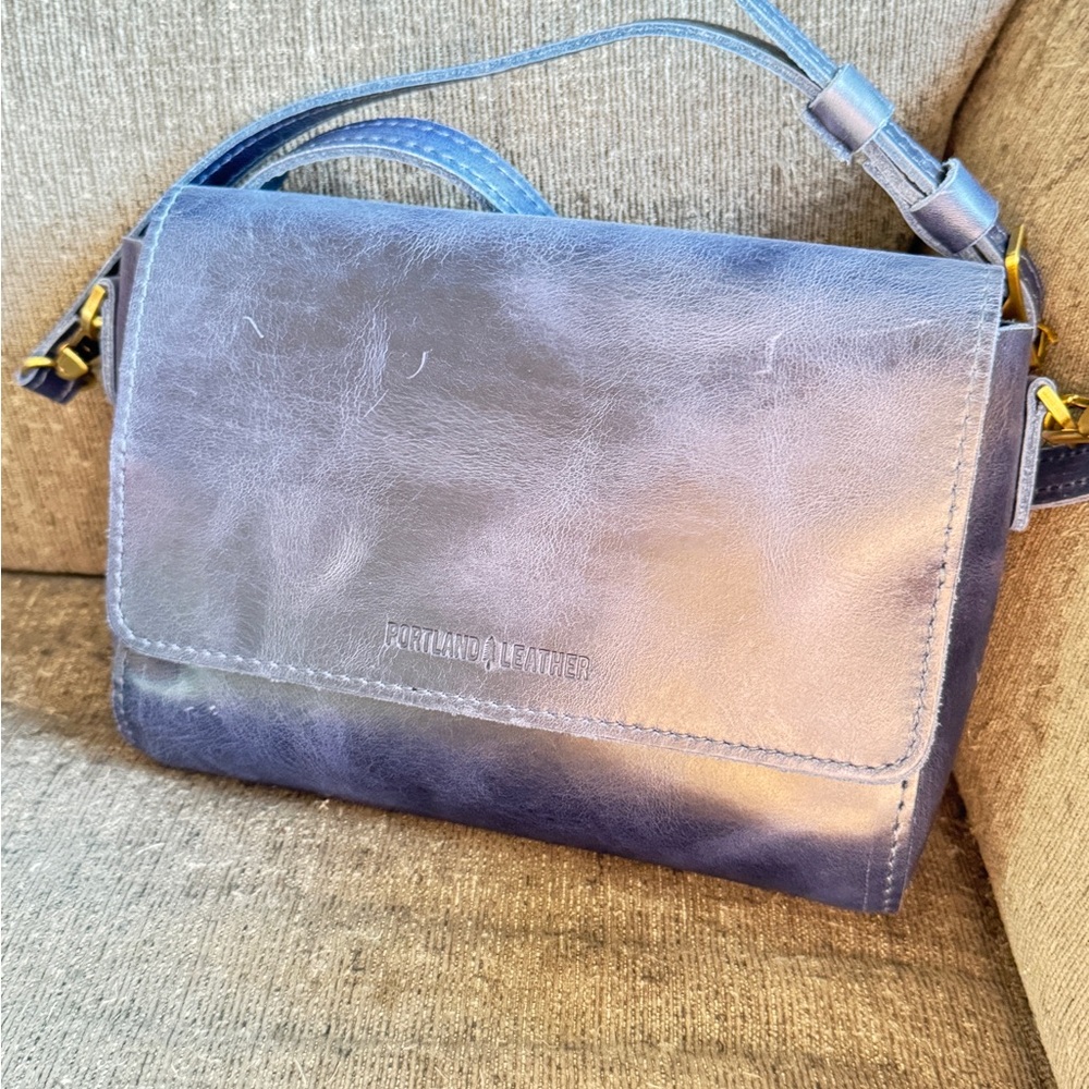 Portland Leather Medium Metro Bag on Cowboy blue